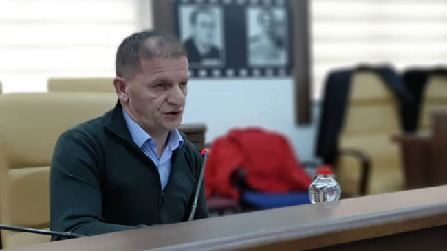 Ankohet Ibishi: Po mungojnë përgjigjet!
