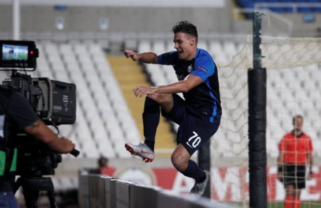 Mediumi britanik: Rrëzimi i futbollistit të Kosovës nga momentet më qesharake të vitit!
