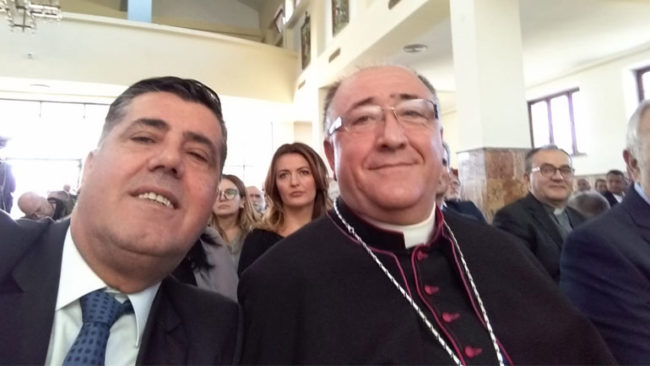 Lutfi Haziri uron Krishtlindjet dhe kujton martirët e Karadakut