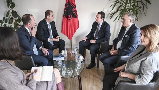 Kurti takon kryetarin e Këshillit Kombëtar të Shqiptarëve në Mal të Zi dhe nënkryetarin e Kuvendit të Malit të Zi
