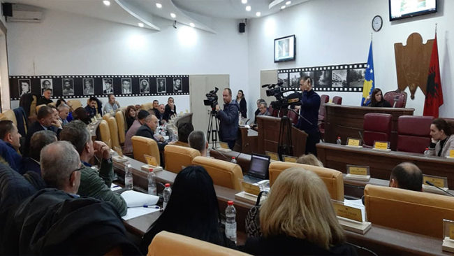 Kuvendarët e Gjilanit diskutojnë për lokacionin e varrezave, por nuk marrin asnjë vendim