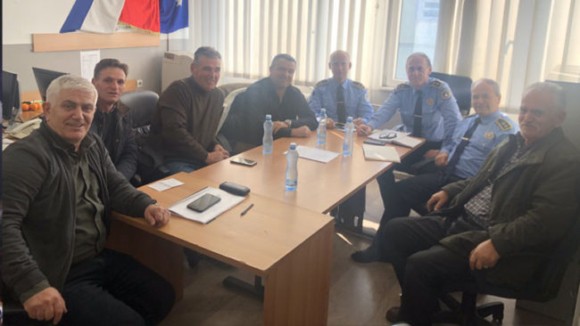 Policia e Kosovës takon operatorët për mirëmbajtjen dimërore të rrugëve