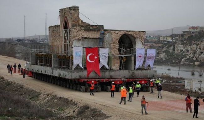 Zhvendoset xhamia 609-vjeçare në Turqi