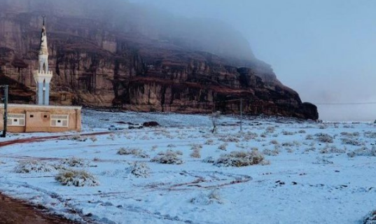 Shkretëtira e Arabisë Saudite mbulohet nga bora
