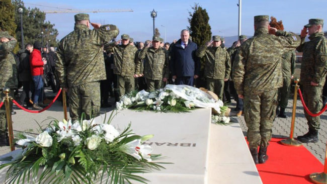 Ministri i Mbrojtjes bënë homazhe te varri i presidentit Ibrahim Rugova