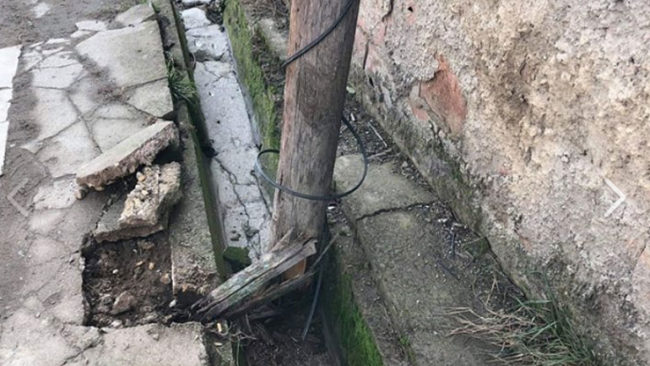 Pas raportimeve për rrezikun nga shtyllat elektrike, reagon drejtoria përkatëse