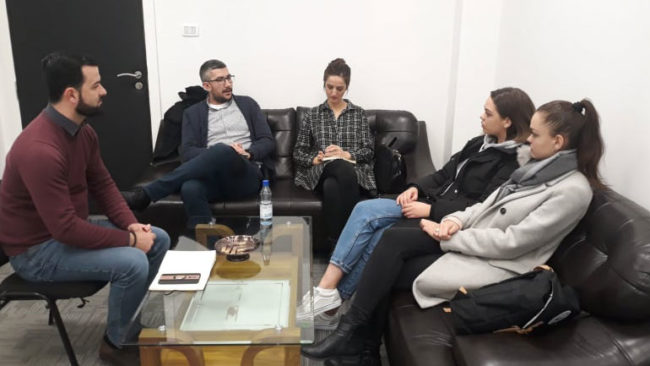 Nënkryetari Stamenkovic me një grup të rinjësh nga Kamenica diskuton për diskursin ndëretnik