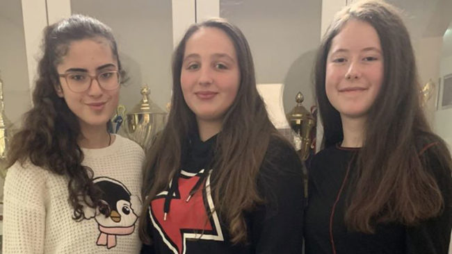 Nxënëset e shkollës “Thimi Mitko”, Elsa, Vesa e Andolena shkëlqejnë në garat e fizikës