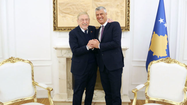 Thaçi: Ambasadori Walker e ngriti krimin në Reçak në rang të ndërgjegjes botërore