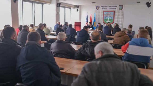 Mbahet sesioni informues me fermerët e Kamenicës, hapet edhe aplikimi për grante
