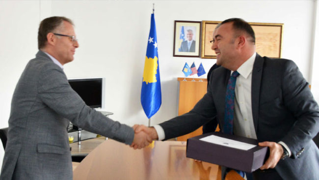 Ministri i Financave dhe Transfereve Besnik Bislimi zyrtarisht pranon detyrën