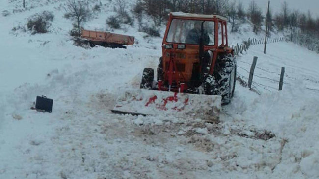 Në Kamenicë po vazhdon pastrimi i rrugëve nga bora