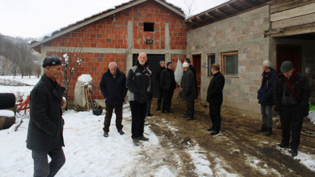 Haziri viziton fermën e Xhelil Zeqirit në Haxhaj