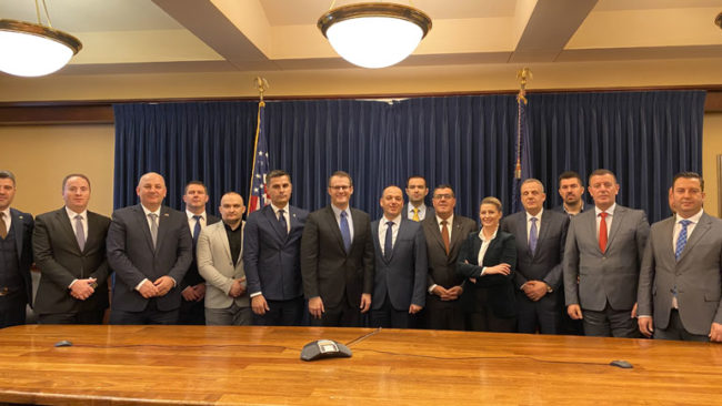 Një delegacion i kryetarëve të Komunave nga Kosova po qëndron në shtetin amerikan të Iowas
