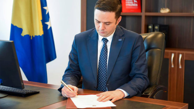Ministri Abdixhiku anulon tenderin për autostradën Prishtinë-Gjilan