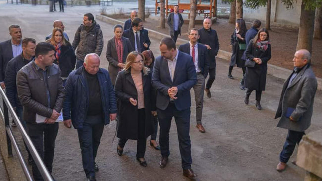 Kryetari i Kamenicës pret në takim ministren e MASHT-it
