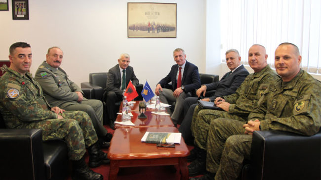 Ministri Anton Quni priti në takim ambasadorin e Republikës së Shqipërisë, Qemal Minxhozi
