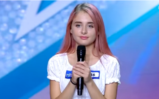 Shqiptarja mahnit jurinë italiane me vokalin e saj