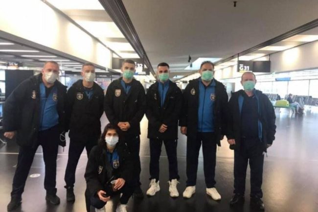 Boksierët kosovarë sfidojnë karantinën, stërviten në koridoret e konvikteve