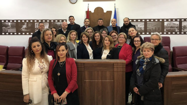 Kurteshi-Emini: Gratë kanë dhënë kontributin e tyre në të gjitha proceset e vështira nëpër të cilat ka kaluar Kosova