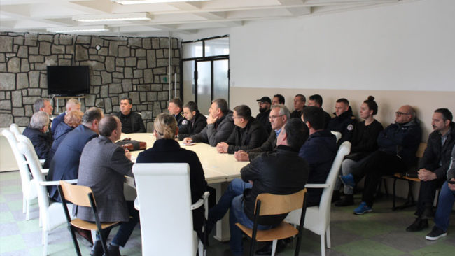 Haziri: Komunikoni me zemër, pa panik, por me solidaritet