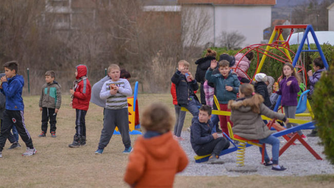 Përurohet këndi i lojërave në Karaçevë të Poshtme