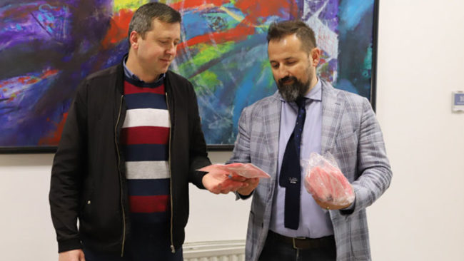 “Spitex Kosova” dhuron 40 000 maska për ballafaqim me Covid-19