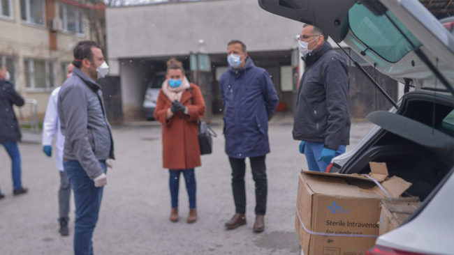 Barnatorja “Indoli Pharm”, dhuron donacion për nevoja të QKMF-së në Kamenicë