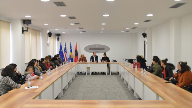 Kryetari i Kamenicës pret në takim nënat vetëushqyese