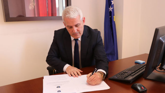 U.D. i MPBAP-së, Xhelal Sveçla dorëzon kallëzim penal kundër presidentit Thaçit
