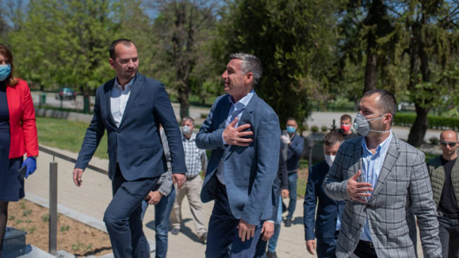 Kastrati pret në takim Veselin, diskutojnë për gjendjen në Kamenicë pas përhapjes së COVID-19