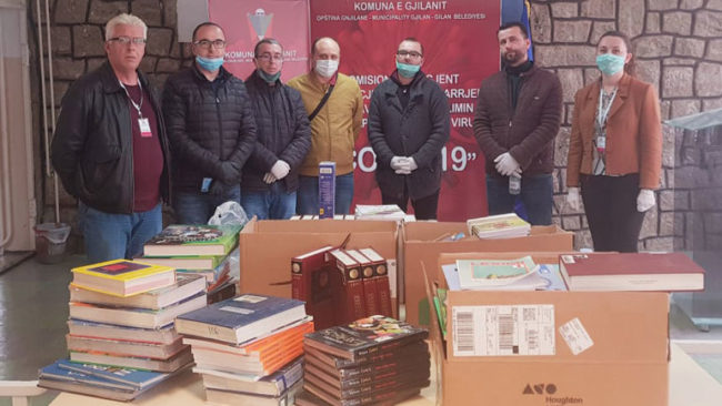 Rotary Club Gjilani i dorëzon Komunës donacion me libra e mjete shkollore