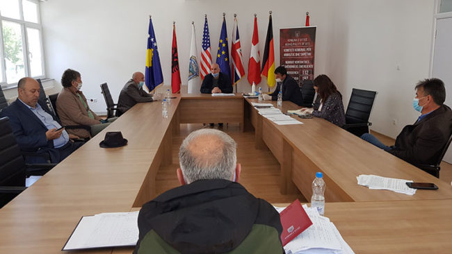 Kryetari i Vitisë njofton shefat e grupeve të këshilltarëve komunal për menaxhimin e situatës me COVID-19