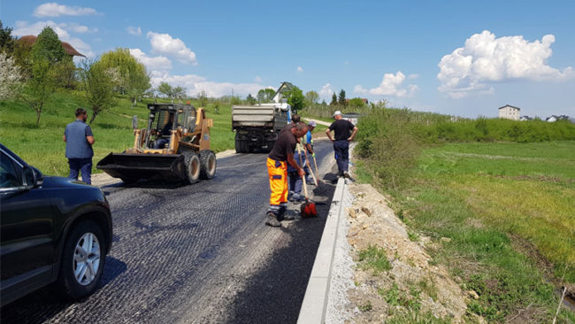 Zgjerohet dhe riasfaltohet rruga kryesore në Vërban të Vitisë