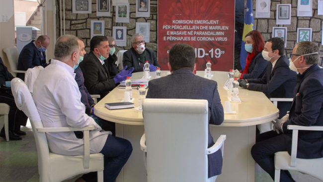 Haziri pret Kurtin: Tendenca e Covid-19 në Gjilan është në rënie
