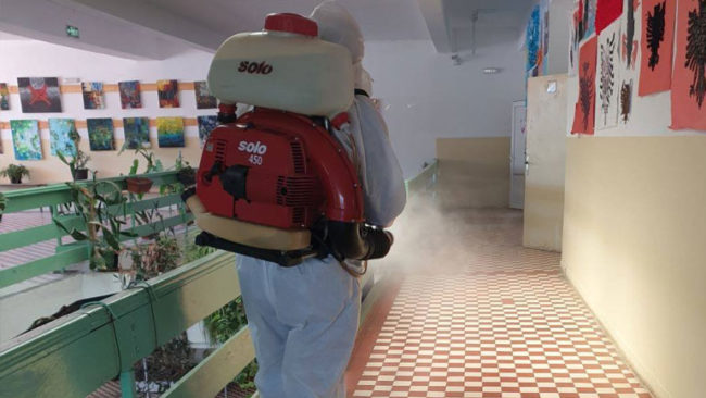 Komuna e Vitisë dezinfektoi hapësirat shkollore, shëndetësore dhe fetare në fshatra