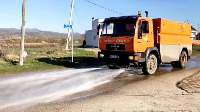Pastrohen rrugët e fshatit Topanicë