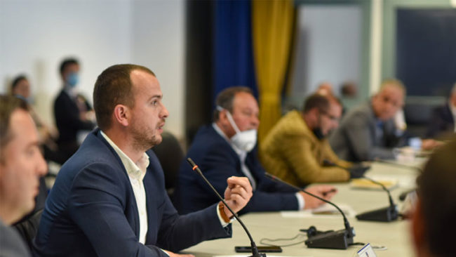Kryetari Kastrati merr pjesë në takimin me kryetarët e komunave, diskutohet për pandeminë në Kosovë