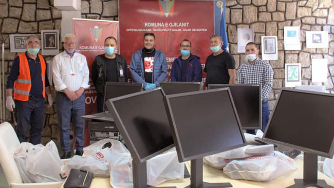 Dhurohen kompjuterë për familjet rome që edhe për fëmijët e tyre të përmbushen nevojat edukativo-arsimore