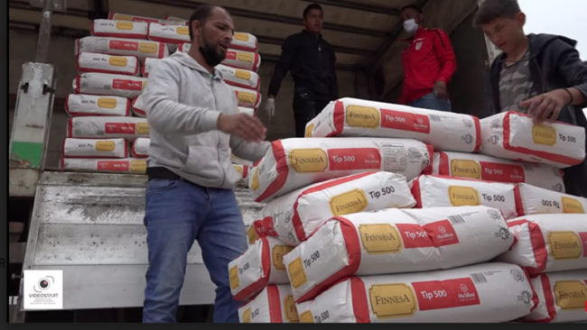 Labinot Tahiri ndihmon komunitetin egjiptian me miell dhe pako ushqimore (video)
