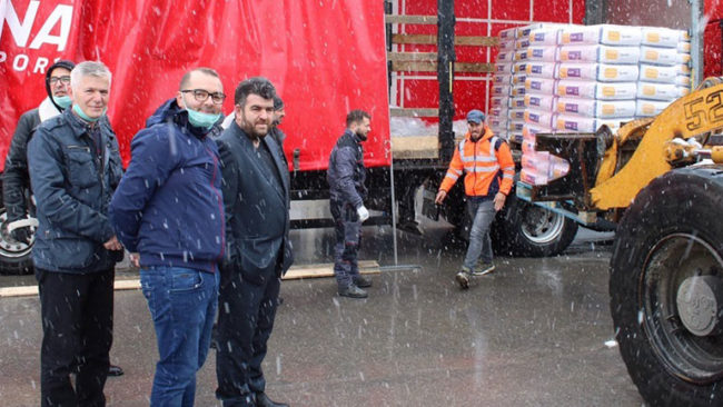 Komuna e Gjilanit pranon 10 mijë kilogramë miell nga shoqata “Firdeus”