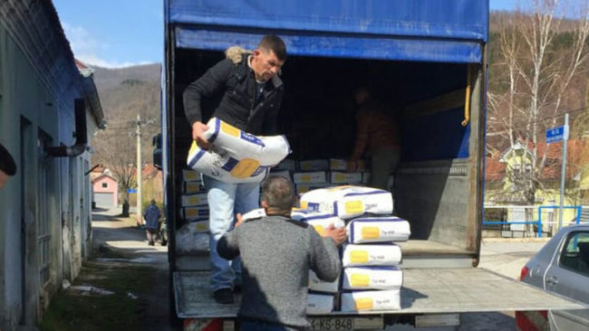 Shoqatat Humanitare “Firdeus” dhe “Bereqeti” dhurojnë pesë mijë kilogram miell në Kamenicë
