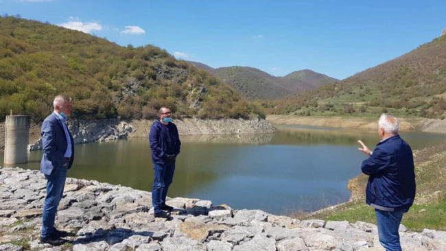 Niveli i ujit te Penda e Përlepinicës ngritët në mbi 20 metra