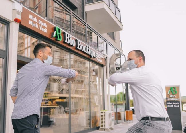 Kryetari Qëndron Kastrati viziton fermën “BioFarm” dhe dyqanin “Bio Boutique” në Tërstenë