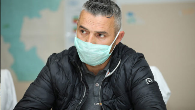 Major Ramushi:  Mos dilni pa pas nevojë, e aq më pak me fëmijë!