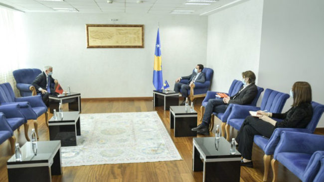 Kryeministri në detyrë, Kurti priti në takim ambasadorin Minxhozi, temë pandemia