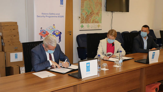 Ministria e Punëve të Brendshme dhe Administratës Publike pranon donacion nga Projekti për Zhvillim i Kombeve të Bashkuara