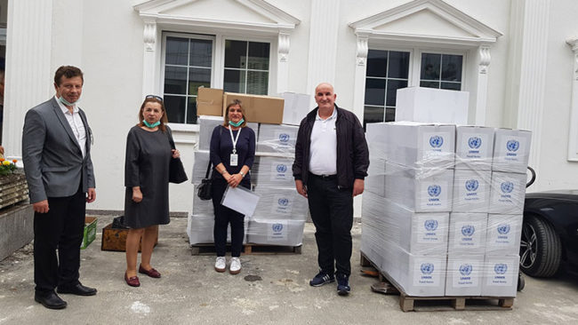 Komuna e Vitisë pranon 50 pako ushqimore dhe 40 higjienike nga UMNIK-u për qytetarët në nevojë