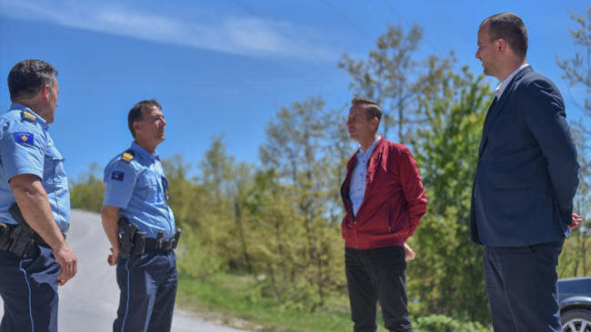 Kryetari Qëndron Kastrati së bashku me koordinatorin e Shtabit Komunal Ramadan Basha vizitojnë fshatin Poliqkë