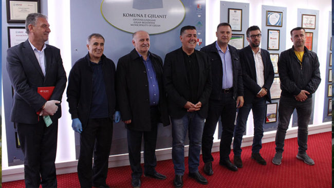 Prodhuesit dhe perpunuesit e qumështit kërkojnë mbështetjen e Lutfi Hazirit për konsumin vendor